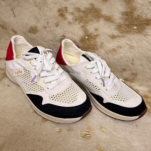 Taos Women's Mesh Comfort Sneakers White Black Red Lace Up Size 8 Only Used Once